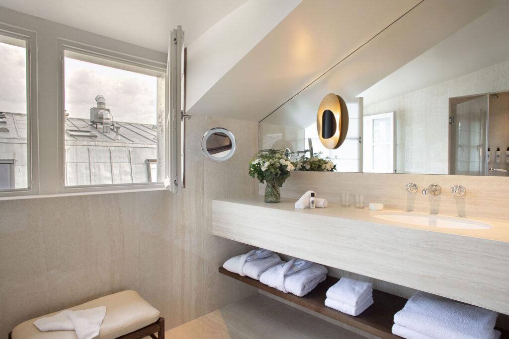 Esprit-Saint-Germain-Junior_Suite_Club-salle-debain